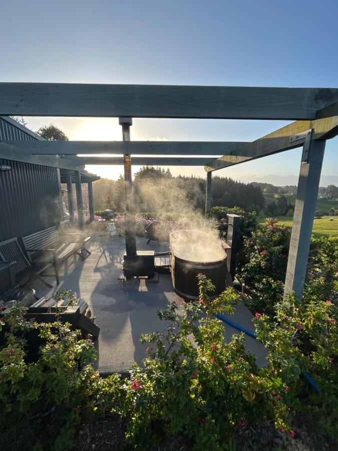 The Shed With A View Apartment Mahana Luaran gambar