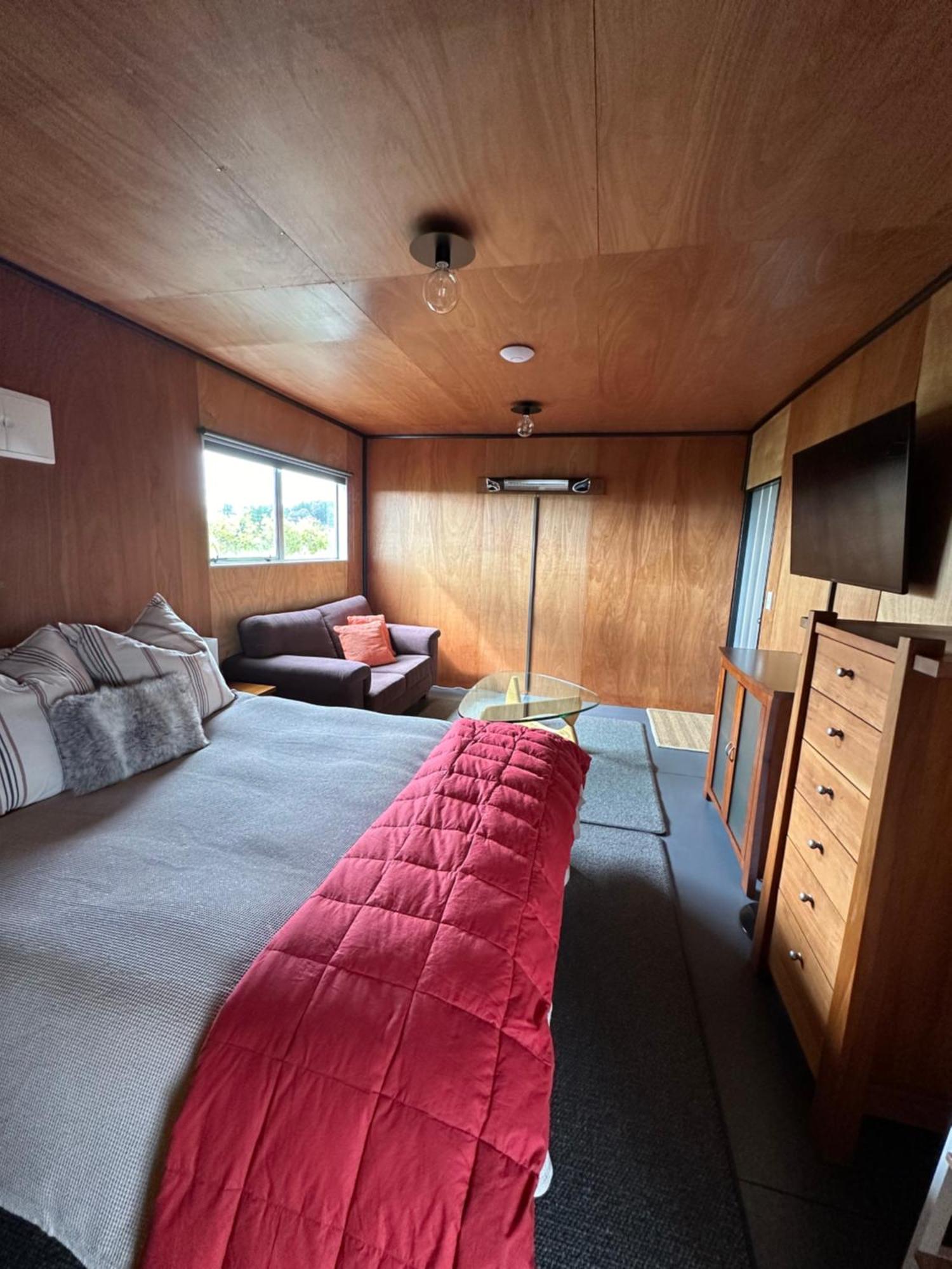 The Shed With A View Apartment Mahana Luaran gambar