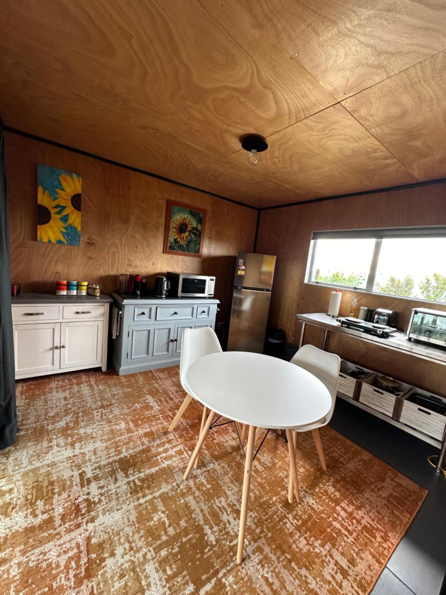 The Shed With A View Apartment Mahana Luaran gambar