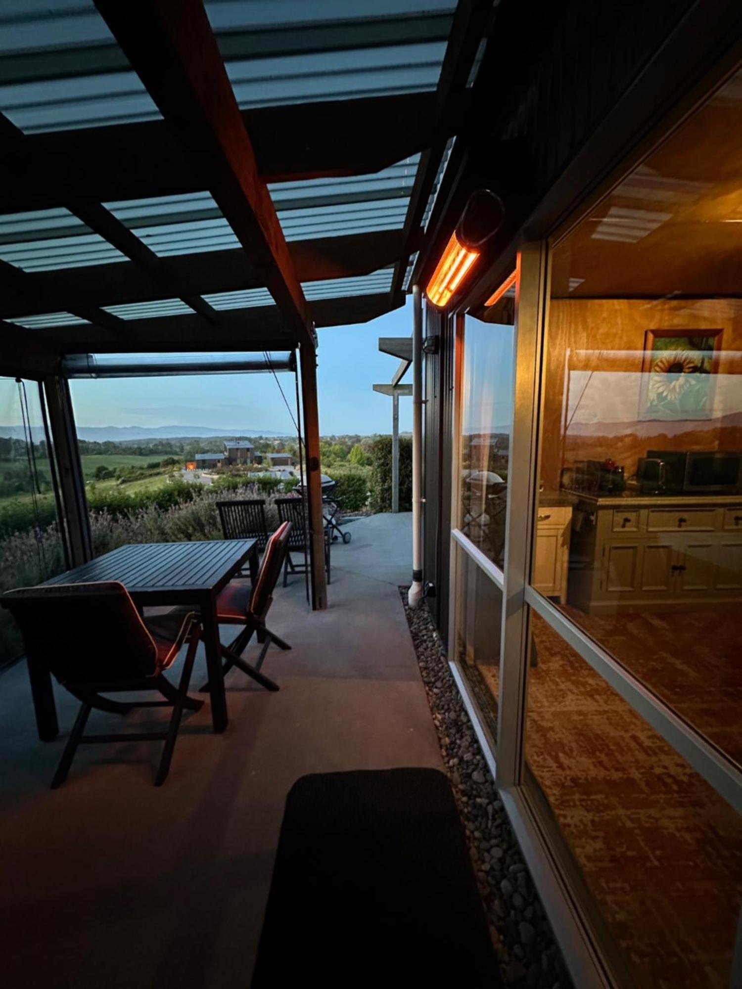 The Shed With A View Apartment Mahana Luaran gambar